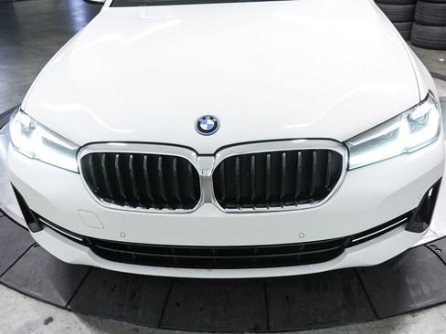 Certified 2023 BMW 530e w/ Premium Package image 11