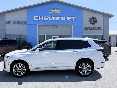 Used 2025 Cadillac XT6 Premium Luxury AWD/4WD image 4