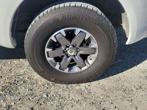 Used 2017 Nissan Frontier Desert Runner image 5