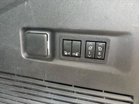 Used 2022 Chevrolet Suburban High Country AWD/4WD image 9