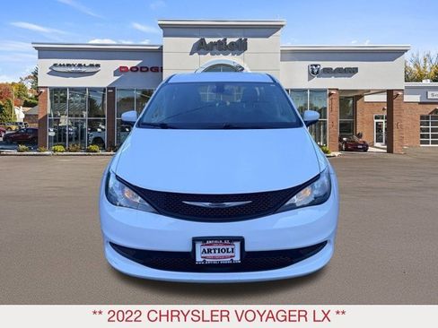 Certified 2022 Chrysler Voyager LX image 3