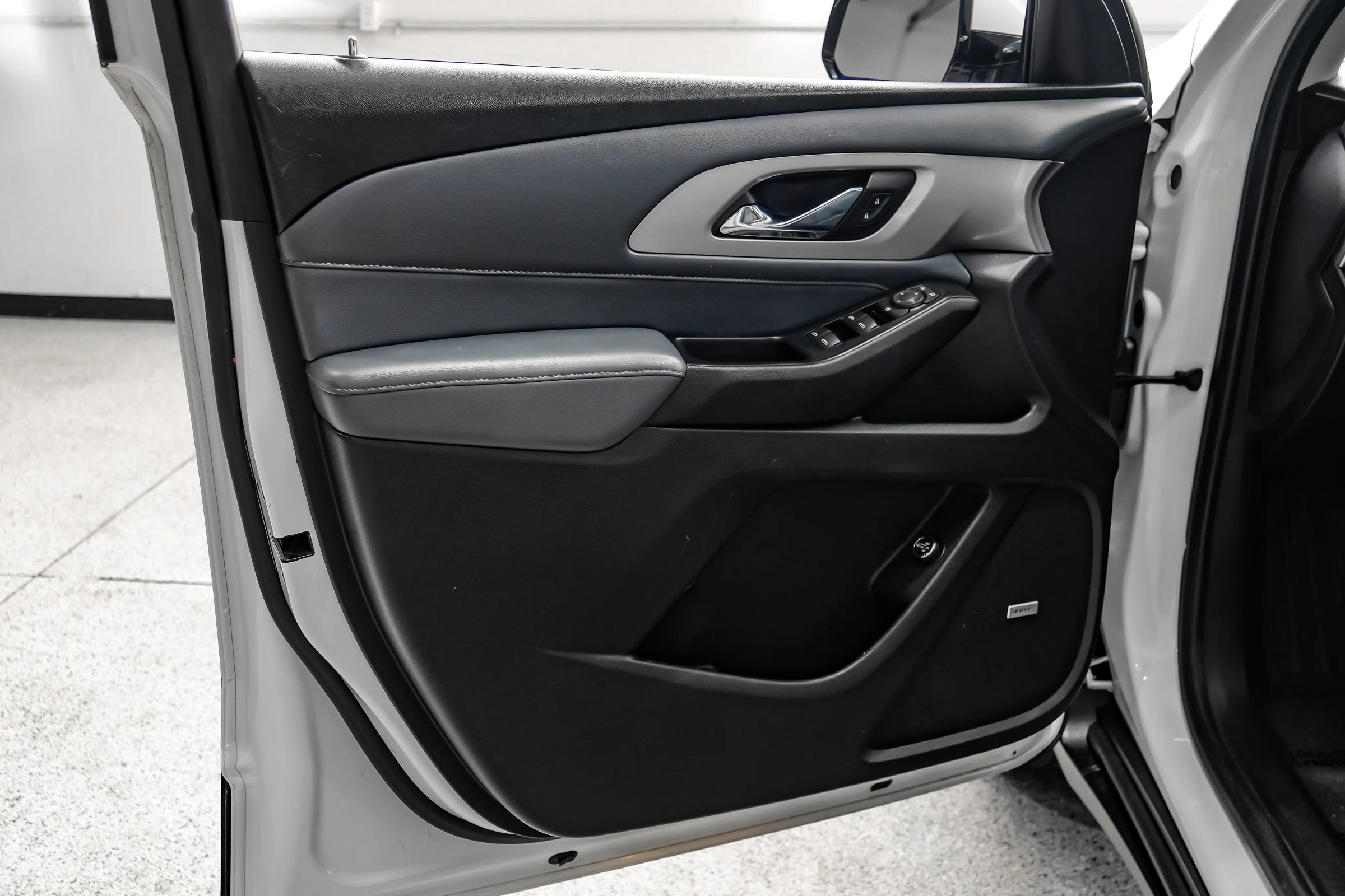 Used 2018 Chevrolet Traverse LT FWD image 57