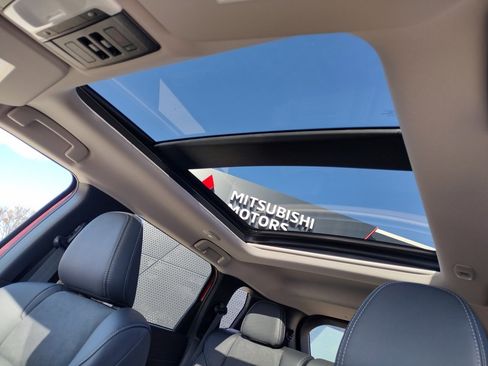 New 2025 Mitsubishi Outlander SE image 3