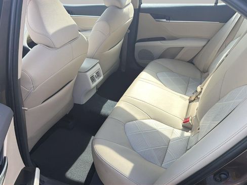 Used 2018 Toyota Camry XLE FWD image 23