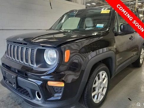 Used 2019 Jeep Renegade Latitude w/ Cold Weather Group image 1