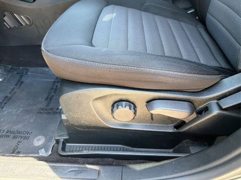 Used 2022 Ford Edge SE w/ Black Appearance Package image 19