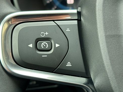 Used 2025 Volvo XC40 B5 Core w/ Protection Package Premier image 27