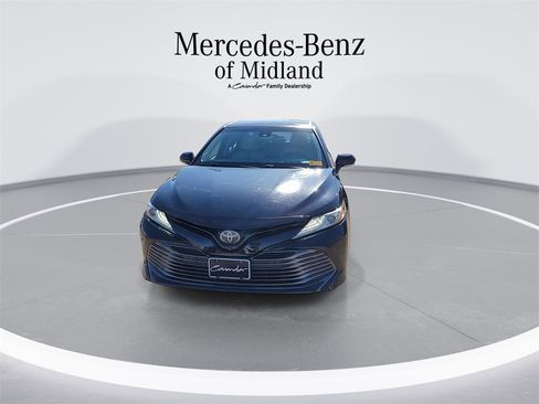 Used 2018 Toyota Camry XLE w/ Driver Assist Package image 3