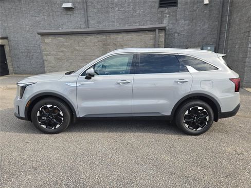 Certified 2025 Kia Sorento S FWD image 30