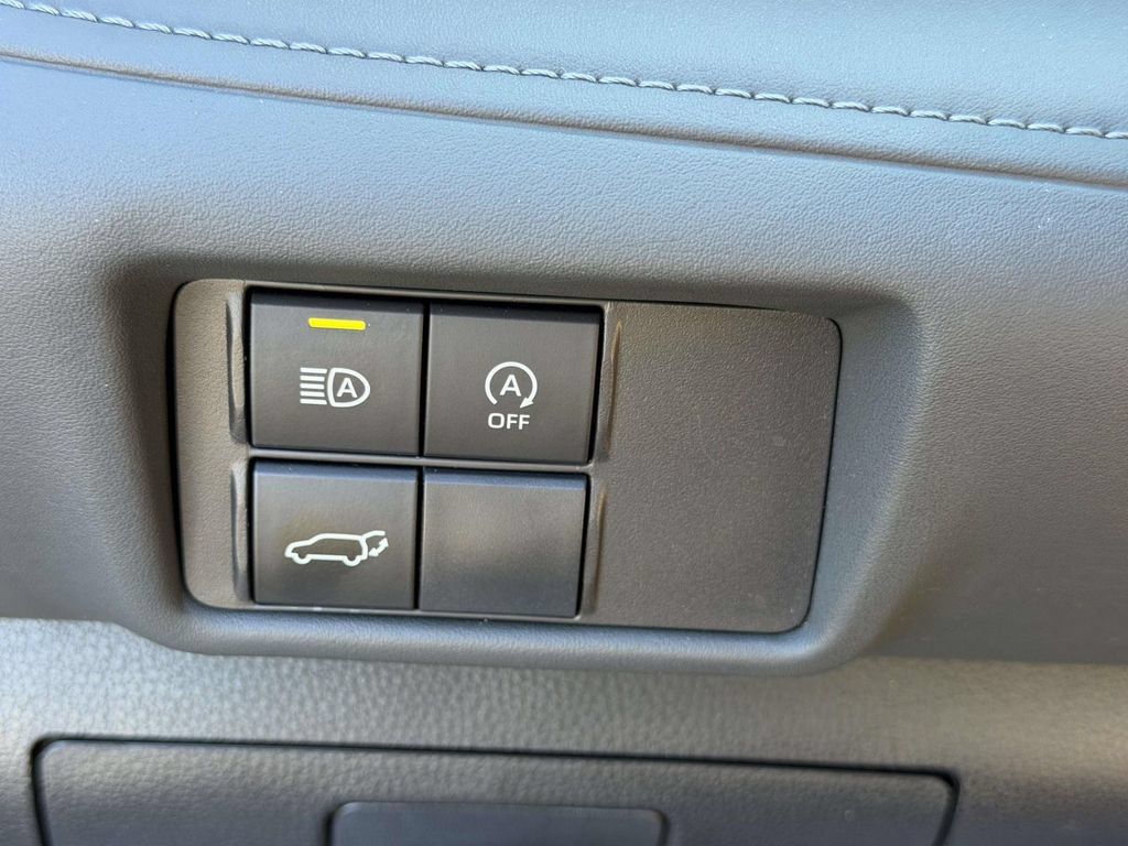 Used 2023 Toyota Highlander XSE AWD/4WD image 21