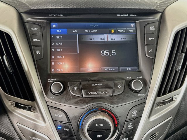 Used 2017 Hyundai Veloster Value Edition FWD image 15