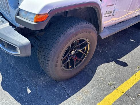 Used 2019 Jeep Wrangler Unlimited Sahara AWD/4WD image 5