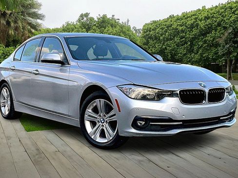 Used 2017 BMW 330i Sedan image 11