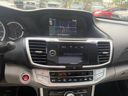 Used 2015 Honda Accord Touring image 11