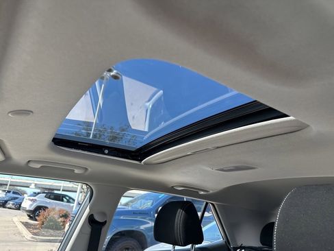 Used 2022 Hyundai Venue SEL image 10