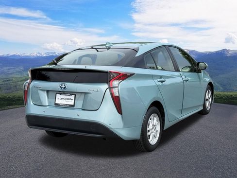 Used 2017 Toyota Prius Three FWD image 5