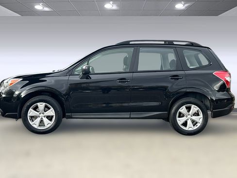 Used 2016 Subaru Forester 2.5i w/ Alloy Wheel Package image 2