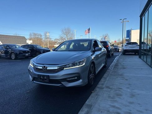 Used 2017 Honda Accord Sport image 6