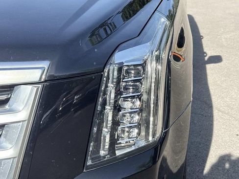 Used 2019 Cadillac Escalade Platinum image 10