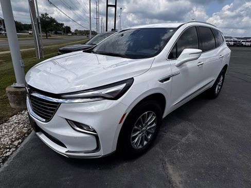 Used 2023 Buick Enclave Essence image 5