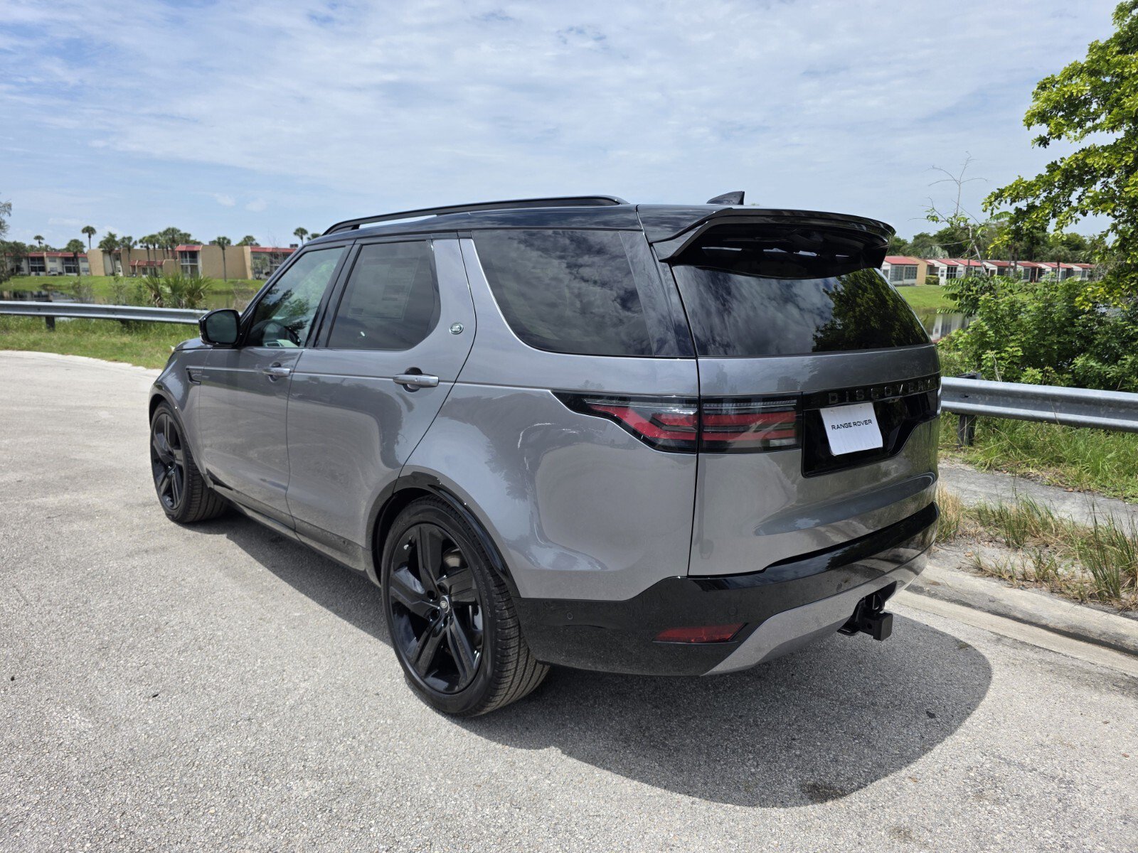 Used 2026 Land Rover Discovery Dynamic SE AWD/4WD image 2