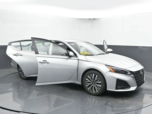 Used 2023 Nissan Altima 2.5 SV FWD image 54