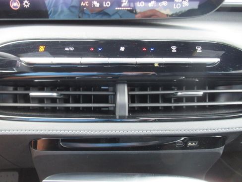 Used 2025 Buick Enclave Preferred w/ Power Package FWD image 27