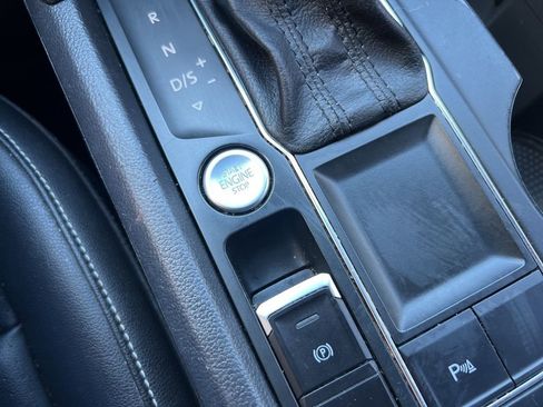 Used 2020 Volkswagen Atlas Cross Sport SE w/ Towing Package image 39