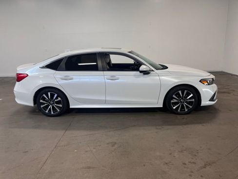 Used 2022 Honda Civic EX image 2