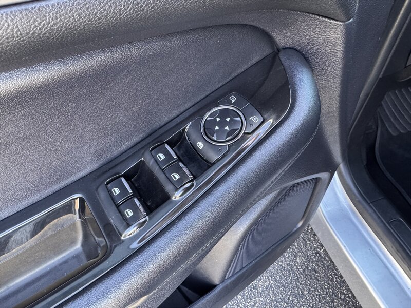 Used 2020 Ford Edge SEL FWD image 30