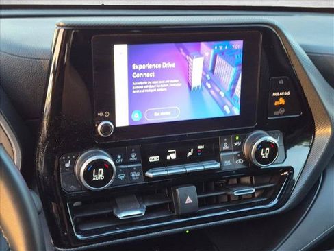 Used 2023 Toyota Highlander XSE FWD image 12