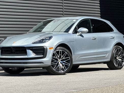 Used 2025 Porsche Macan image 1