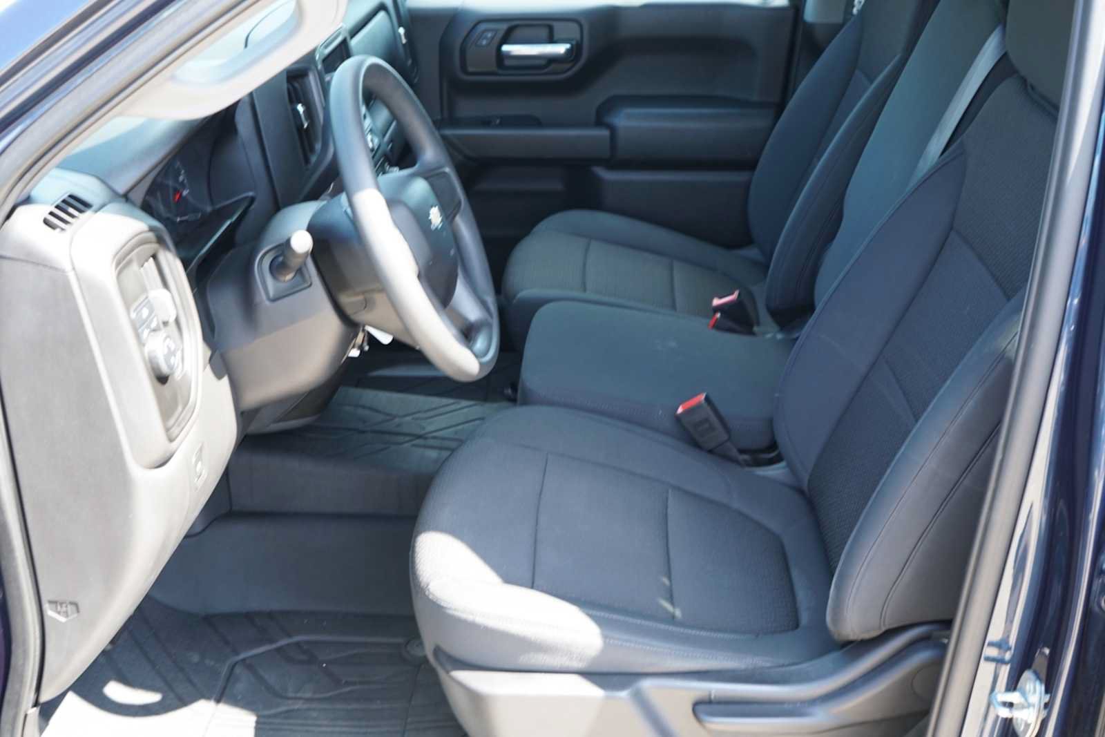 Used 2020 Chevrolet Silverado 1500 Custom w/ Custom Value Package RWD image 8