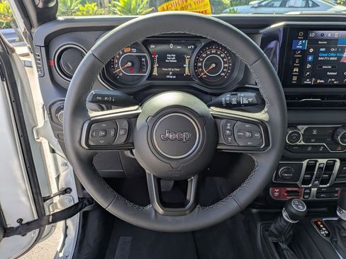 Used 2025 Jeep Wrangler Unlimited Rubicon image 18