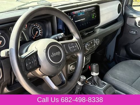 Used 2025 Jeep Gladiator Sport AWD/4WD image 16