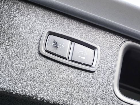 Certified 2017 Porsche Macan GTS image 33