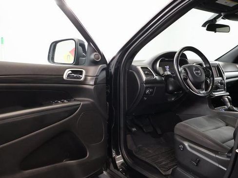 Used 2020 Jeep Grand Cherokee Laredo w/ Security & Convenience Group AWD/4WD image 10