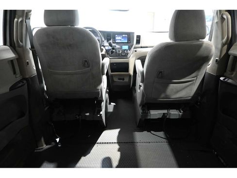 Used 2019 Toyota Sienna LE FWD image 20