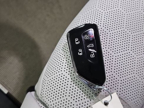 New 2025 Volkswagen ID. Buzz Pro S Plus image 37