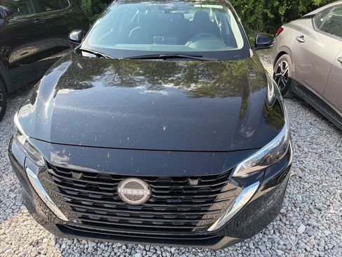 Used 2025 Nissan Sentra SV FWD image 2