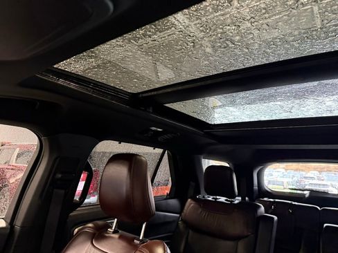 Used 2020 Ford Explorer Platinum w/ Premium Technology Package image 20