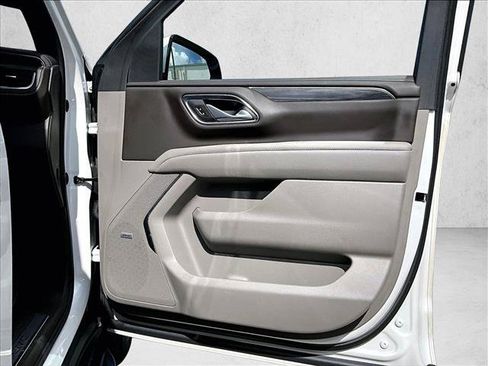 Used 2022 GMC Yukon XL SLT w/ SLT Luxury Package RWD image 19