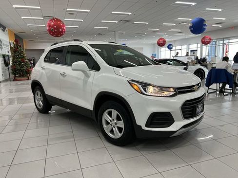 Used 2019 Chevrolet Trax LT w/ LT Convenience Package image 11