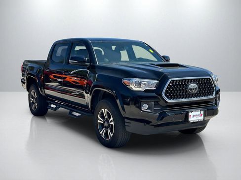 Used 2018 Toyota Tacoma TRD Sport w/ TRD Premium Sport Package image 3