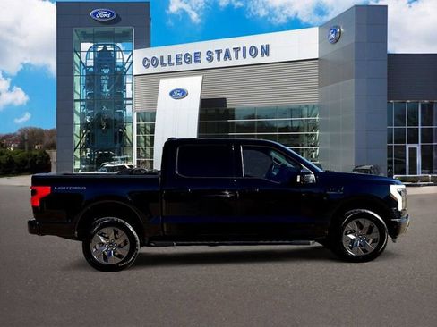 Certified 2022 Ford F150 Lightning Lariat image 5