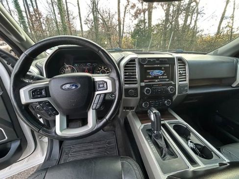 Used 2015 Ford F150 Lariat image 12