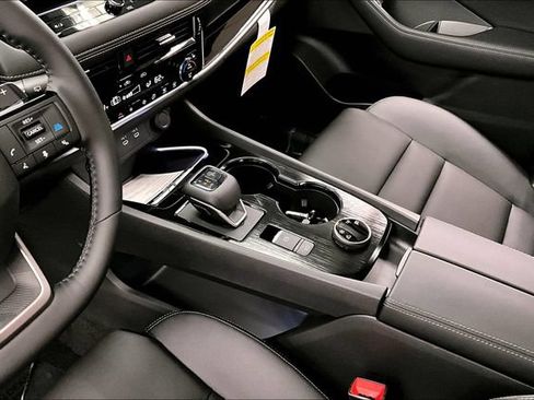 New 2025 Nissan Rogue SL w/ Tech Package AWD/4WD image 8