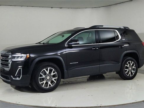 Used 2023 GMC Acadia SLE w/ Driver Convenience Package image 3