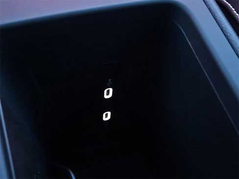 New 2025 Volkswagen Tiguan SE R-Line image 11