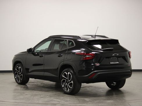 Used 2024 Chevrolet Trax RS w/ Sunroof Package FWD image 6